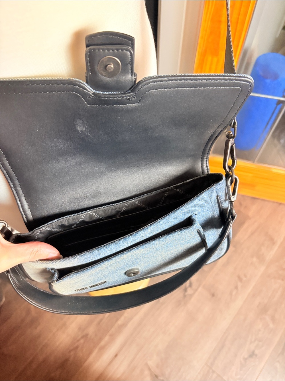 ✨ Steve Madden Bag Two-Tone Denim Crossbody Purse with Black Trim - Picture 6 of 6
